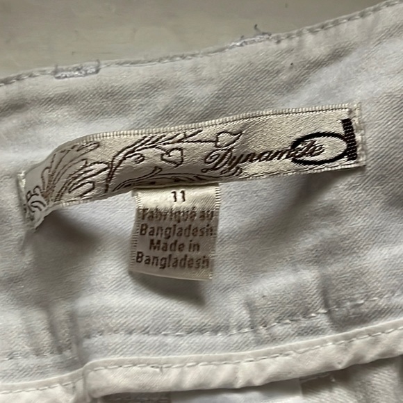 white shorts size 11 - DYNAMITE - Picture 2 of 6